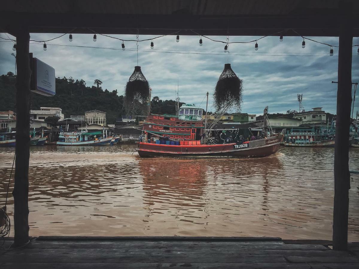 Rub Lom Chom Klong Homestay Чумпхон Екстер'єр фото