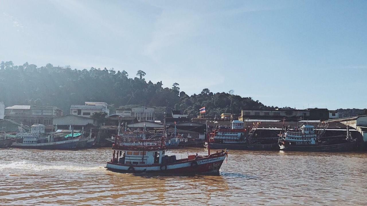 Rub Lom Chom Klong Homestay Чумпхон Екстер'єр фото