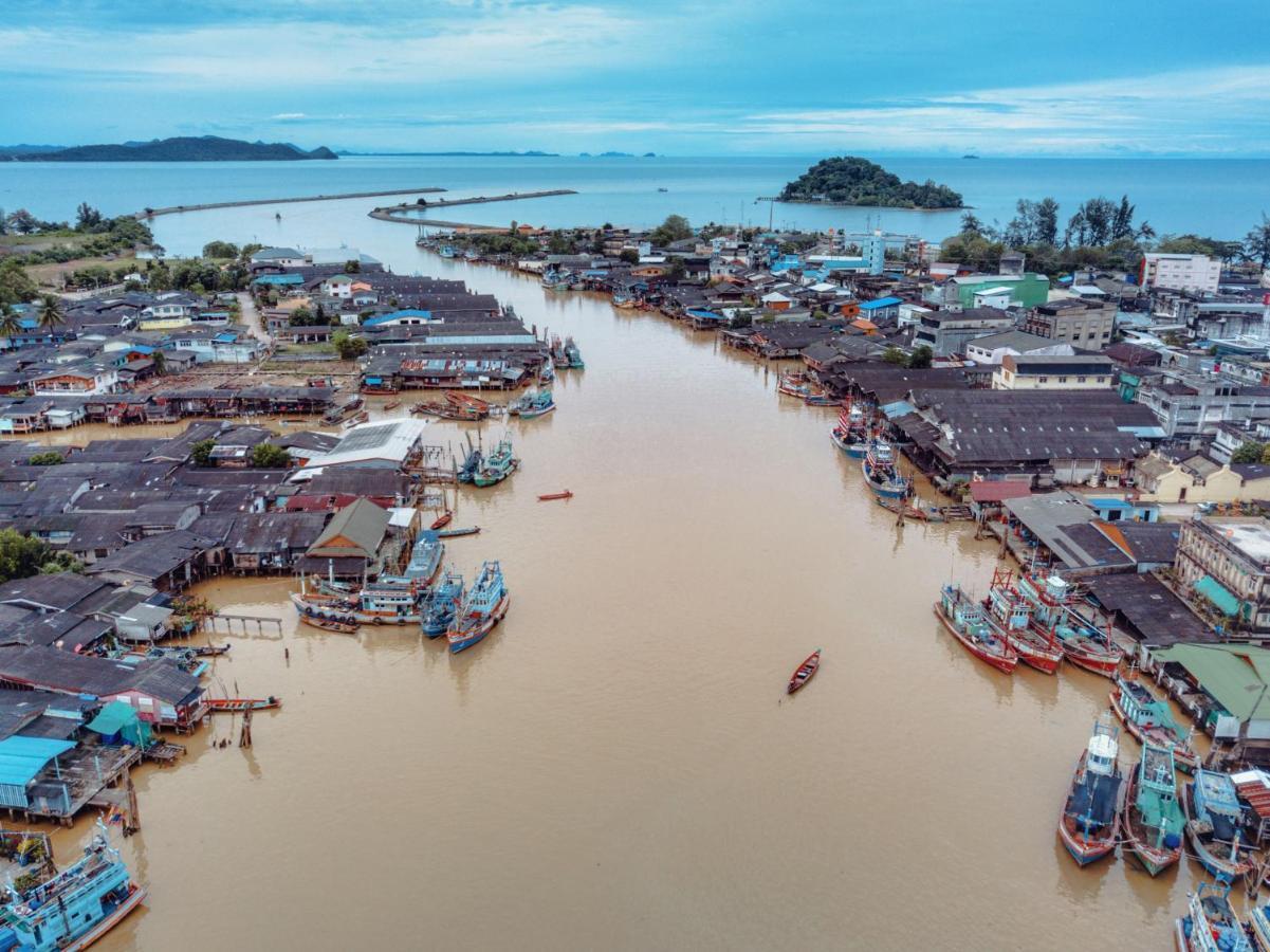 Rub Lom Chom Klong Homestay Чумпхон Екстер'єр фото